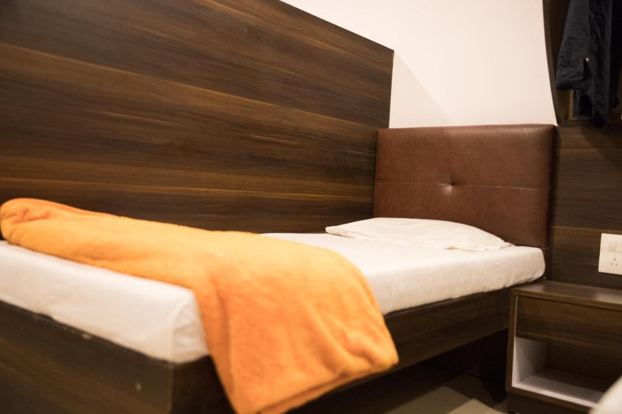 Hotel Alibaba Mumbai Dış mekan fotoğraf