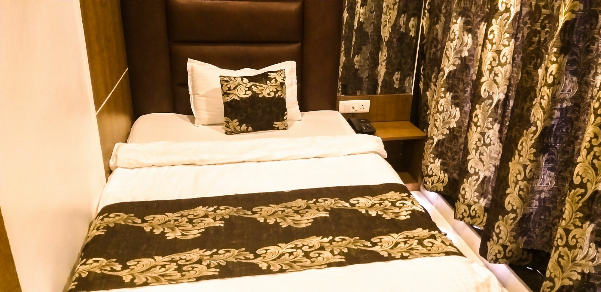 Hotel Alibaba Mumbai Dış mekan fotoğraf